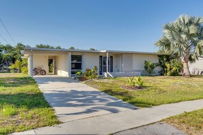 Home Exterior | Private Pool | Keyless Entry