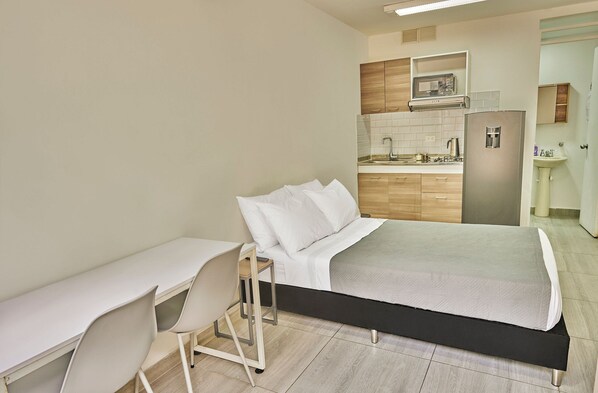 Bed,Kitchen or kitchenette,Dining area