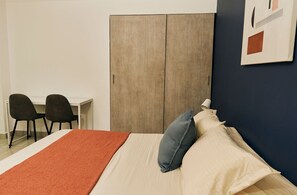 Bed,Photo of the whole room