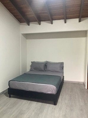 Bed,Photo of the whole room