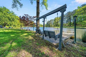 Cottage B- Sit in these swings while having a chat, coffee and or night talks.