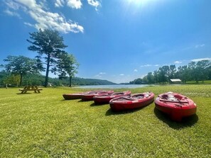 Complimentary lake area and kayaks to enjoy the beautiful Weiss Lake!