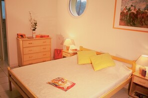 A number of these units are available, and each is individually decorated. The images shown are a representation of the unit you will receive.