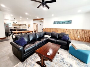 Living Room, Sectional w/queen sofa bed