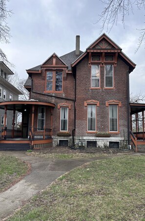 Exterior pic # 4