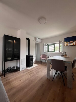 Dining room 1
