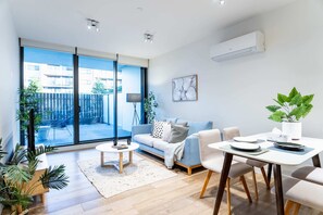 Cozy lounge & Smart TV