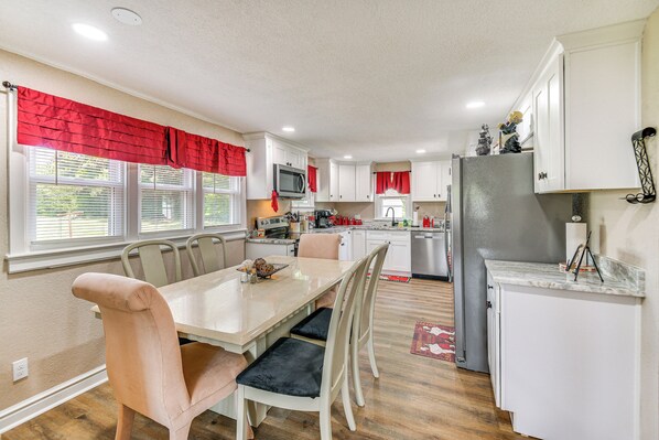 Cape Charles Vacation Rental | 3BR | 1BA | 1,500 Sq Ft | 5 Steps Required