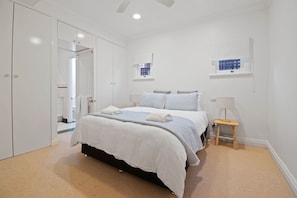 Bedroom 2 - Queen