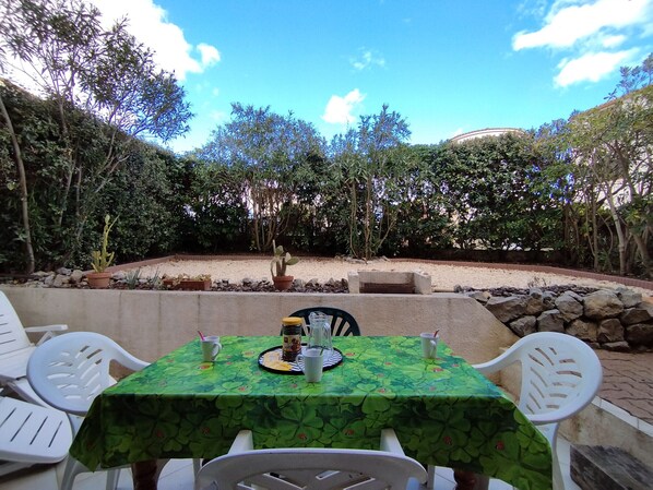 Outdoor dining