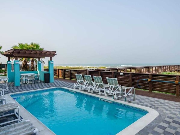 Pool & Beach View