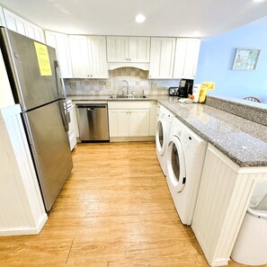 Kitchen Area With Washer & Dryer