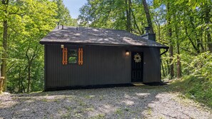 Front entrance of Creekside Chalet