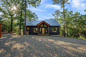 Let's start our tour of the cabin here at the front!