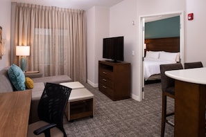 Welcome to this beautiful suite!