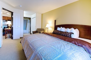 Have a good night's sleep in the comfortable bedroom