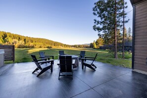 Outdoor fire pit with beautiful nature views