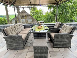 Möbel, Couch, Komfort, Pflanze, Tabelle, Gartenmöbel, Interior Design, Baum, Holz, Schatten