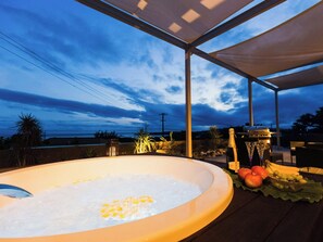 ・[Jacuzzi] On a sunny day, you might be able to see a sky full of stars ◎