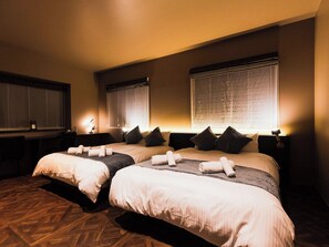 ・[Bedroom 1] Warm light shines from your bedside, so you can relax and relieve the fatigue of your journey.
