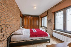 First rustic double bedroom ( Linen not included, but optional from HUSWELL)