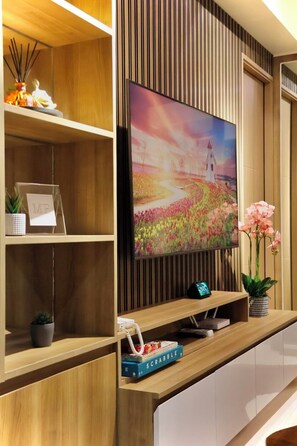 TV Console with strong wifi, Netflix, Disney plus and Youtube. 