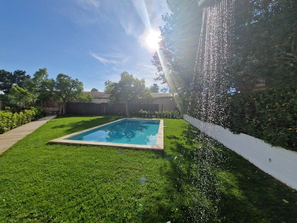 Swimming pool