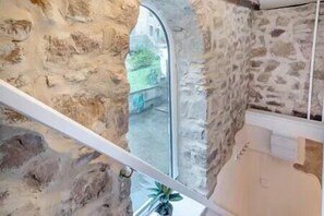 feature window