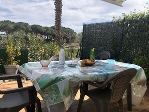 Outdoor dining