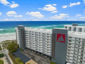 Mainsail Building Exterior