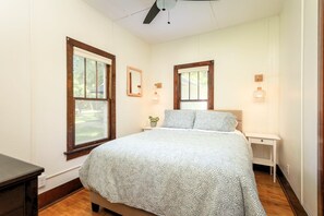 The Main Cottage bedroom with queen size bed