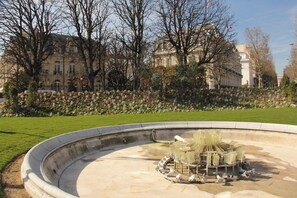 Rond-point des Champs-Élysées-Marcel-Dassault-350m