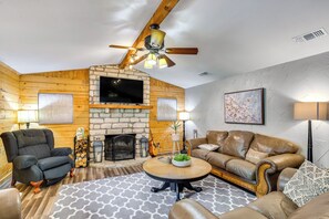 Living Room | Books | Board Games | Smart TV