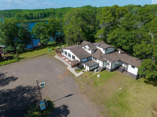 Huge 4,000 sq ft, 6 bedroom, 4 bath with lots of parking