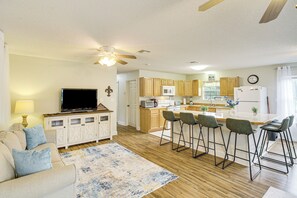 Living Area | Single-Story Home | Free WiFi | Central A/C & Heating