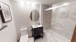 Sink, Sink Faucet, Indoors, Bathtub, Tub