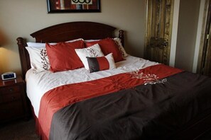 Bed, Furniture, Cushion, Home Decor, Indoors