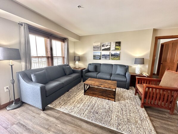 "Home Decor","Furniture","Indoors","Living Room","Couch"