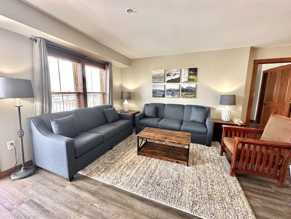 "Home Decor","Furniture","Indoors","Living Room","Couch"