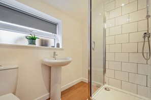 Bedroom 2- shower en suite