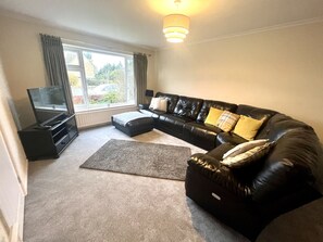 Living Room / Lounge