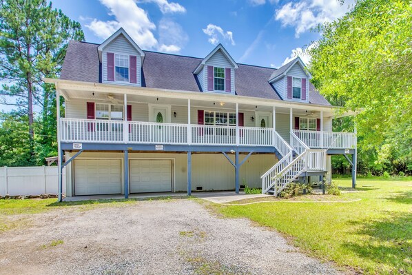 Conway Vacation Rental | 3BR | 2BA | Stairs Required | 1,900 Sq Ft