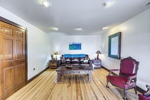 Living Room | Queen Sleeper Sofa | Smart TV | 1st Floor