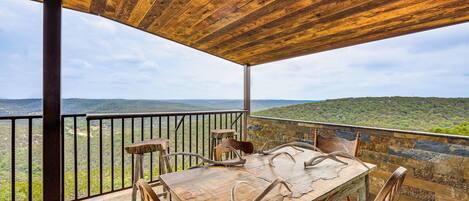 Leakey Vacation Rental | 1BR | 1.5BA | 1,400 Sq Ft | Stairs Required