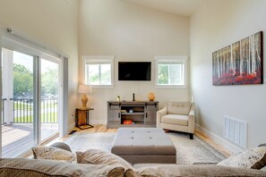 Living Room | Board Games | Smart TV
