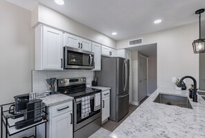 Great kitchen will all the basics needed