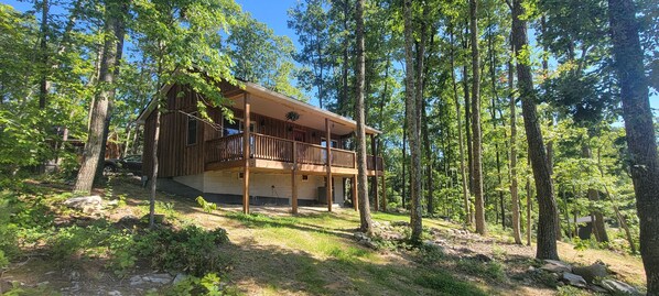 JoesRidgeRetreatBoHoGetawayFrontFar