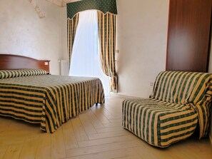 bedroom Dimora Arco 1- Affitti Brevi Italia