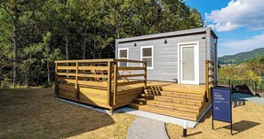PARKHOMES Trailer house building