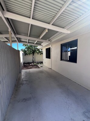 Carport
